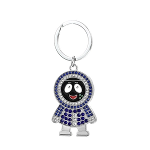 Détail d'un porte-clés personnage avec strass bleus et finition en émail noir