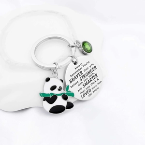 Portachiavi panda in acciaio inossidabile con gemma verde e medaglietta incisa