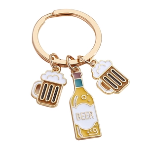 Golden alloy beer mug and bottle keychain pendant for creative bag and car key decor
