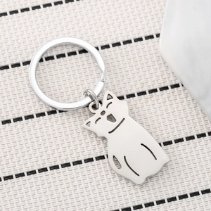 Minimalist stainless steel cat keychain pendant with polished silver finish for pet lovers