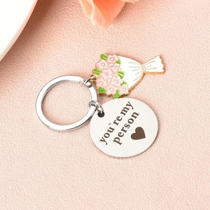 Portachiavi in acciaio inox lucido you're my person con ciondolo a fiore rosa e cuore