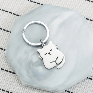 Simpatico portachiavi a forma di gatto pigro minimalista in acciaio inossidabile