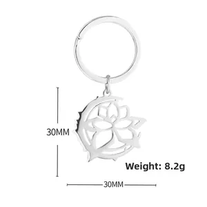 Détail du porte-clés en acier inoxydable avec motifs de lune et lotus, taille 30x30mm