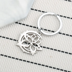 Porte-clés Elysia en acier inoxydable avec pendentif géométrique et motif ajouré argenté