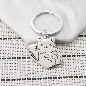 Porte-clés chat en acier inoxydable poli avec gravure de chaton minimaliste