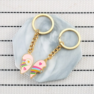 Rainbow heart-shaped couple keychain set with daisy motifs in golden metal finish