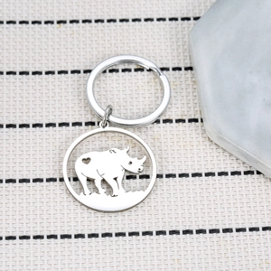 Porte-clés en acier inoxydable avec motif rhinocéros évidé et détail de cœur