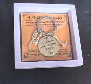 Father's Day keychain set with mini tools and engraved Spanish message in gift box