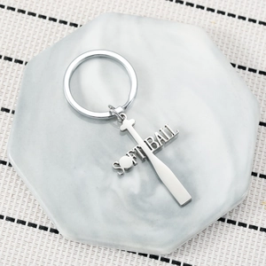 Porte-clés Batte de Softball en Acier Inoxydable Pendentif Texte Softball Sportif Anneau de Clé pour Sac à Dos Clé de Voiture Cadeau de Fans de Sport