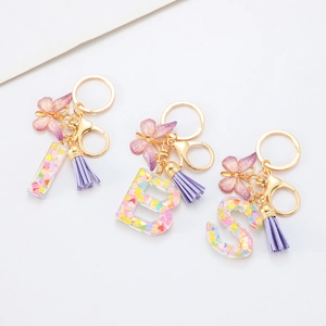 Porte-Clés Lettre Initiale en Résine Violette avec Paillettes en Forme de Cœur Gland Papillon Pendentif Anneau Doré pour Sac Femme Cadeau