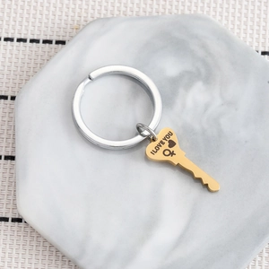 Porte-clés cœur minimaliste en acier inoxydable avec gravure I LOVE YOU pour couples