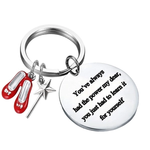 Porte-clés Magicien d'Oz avec chaussures rouges et pendentif gravé de motivation