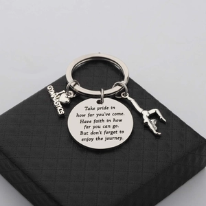 Porte-clés gymnastique en acier inoxydable avec citations sur boîte cadeau noire
