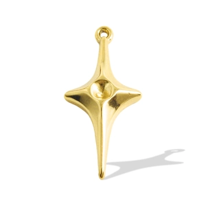 Gros plan du pendentif étoile à quatre branches en acier inoxydable doré à l'or 18 carats
