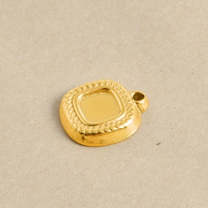 Détail du pendentif carré en acier inoxydable 304 doré avec texture corde pour bijoux DIY