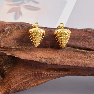 304 stainless steel gold strawberry charms for DIY jewelry making and necklaces
