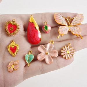 Surtido de dijes de esmalte y acero inoxidable con corazón y flor para joyería artesanal