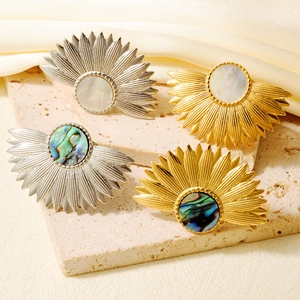 Retro 18k gold plated stainless steel fan shaped shell rings in gold and silver finish