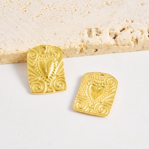 18k gold plated heart pendant with vintage relief pattern for jewelry making