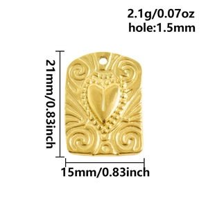 Detailed size specifications for 18k gold heart pendant with 21mm height and 15mm width