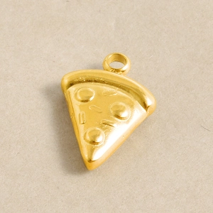 Detail view of a 18K gold-plated pizza pendant featuring realistic embossed food textures