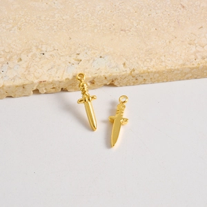 Paire de pendentifs épée en acier inoxydable doré poli pour la création de bijoux DIY