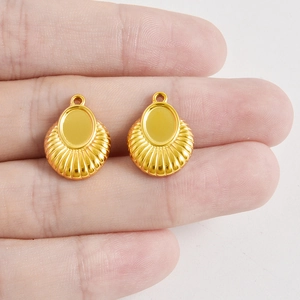Golden fan-shaped shell pendants in 18k gold plating for DIY jewelry making