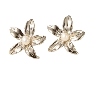 Orecchini a fiore in acciaio inossidabile con perla naturale e design dorato