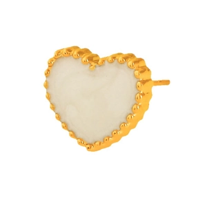 Eleganti orecchini a cuore dorati con inserto in marmo bianco e bordi testurizzati rifiniti