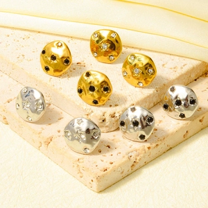 Vintage round hammered stainless steel stud earrings with star zircon stones