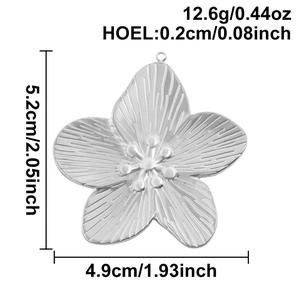 Detailansicht großer Edelstahl-Blumenanhänger mit gebürstetem Finish und Abmessungen
