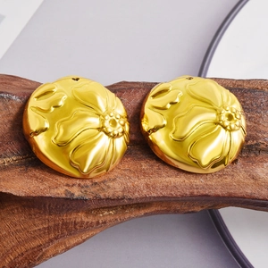 Golden round pendant with floral relief engraving and intricate petal details for DIY jewelry
