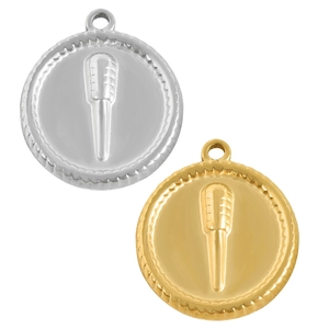 Detailopname van goud en zilver roestvrijstalen hangers met microfoonreliëfpatroon