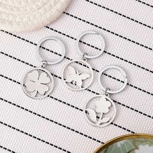 Porte-clés en Acier Inoxydable Rond Ajouré Ange Papillon Fleur Trèfle Mignon Pendentif Porte-bonheur en Métal Cadeau