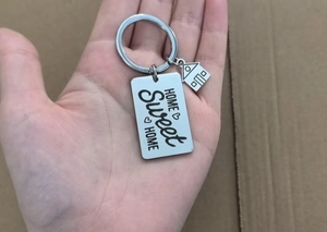 Détail du porte-clés Sweet Home en acier inoxydable avec pendentif maison