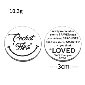 Jeton Pocket Hug double face en acier inoxydable avec message inspirant et visage souriant