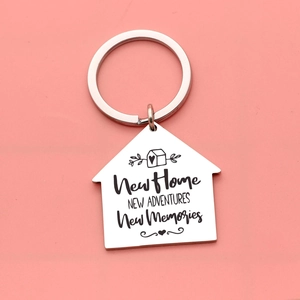 New Home 2026 Schlüsselanhänger Hausform aus Edelstahl als Einweihungsgeschenk