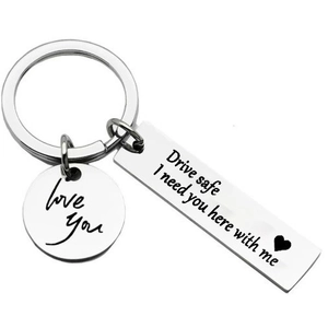 Porte-clés Drive Safe en acier poli avec gravure et petit pendentif Love You