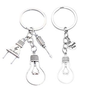Porte-clés Outil Électricien Créatif en Acier Inoxydable Tournevis Ampoule Prise Pendentif Cadeau Pour Hommes Électricien