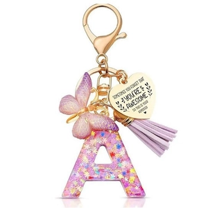 Porte-clés Lettre Initiale en Résine à Paillettes pour Femmes Gland Violet Charme Papillon Pendentif Cœur Déco de Sac