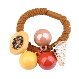 Élastique à cheveux minimaliste avec perles colorées et pendentif perle triangle