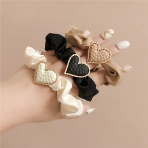 Minimalist Satin Scrunchie With Golden Hammered Heart Decoration Matte Elegant Elastic Hair Tie For Women Hair Accessories