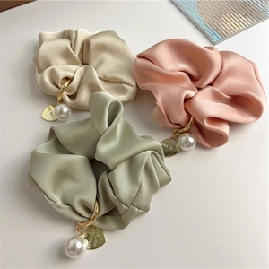 Elegant Satin Scrunchies With Faux Artificial Pearl Heart Pendant Solid Color Elastic Hair Bands For Women Office Hair Accessories