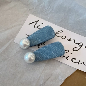 Barrettes à cheveux en denim avec perles blanches pour un style vintage et décontracté