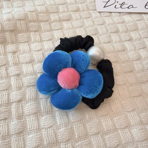 Coletero infantil con flor de ante azul y perla blanca para niñas estilo coreano