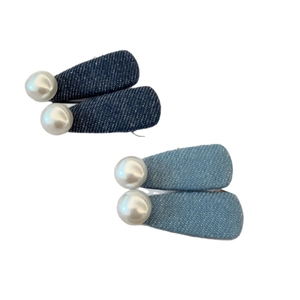 Lot de quatre barrettes en denim avec perles blanches en bleu foncé et bleu clair