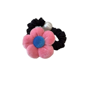 Coletero infantil con flor de felpa rosa, perla y banda elástica negra de alta calidad