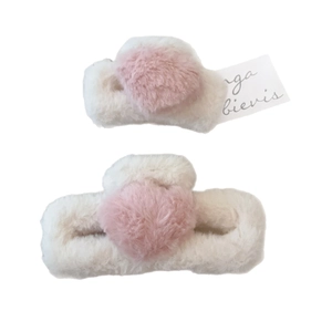 Graziosa pinza per capelli in peluche crema con cuore rosa per donne stile invernale