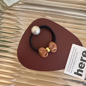 Elegant Korean style hair tie featuring a white pearl and a brown resin bowknot decor
