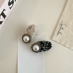 Elegant tweed and pearl hair clips set with boucle texture in cream and grey tones